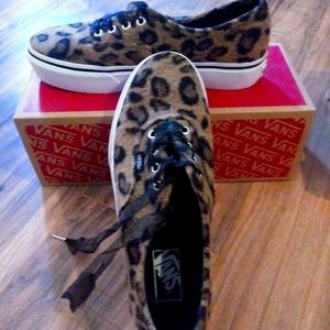 Fuzzy cheetah Vans 💋😍